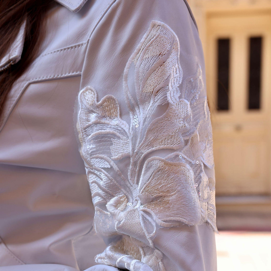 STELLA, l'unique Perfecto Couture blanc avec dentelle et paillettes - EVA ROJE