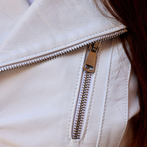STELLA, l'unique Perfecto Couture blanc avec dentelle et paillettes - EVA ROJE