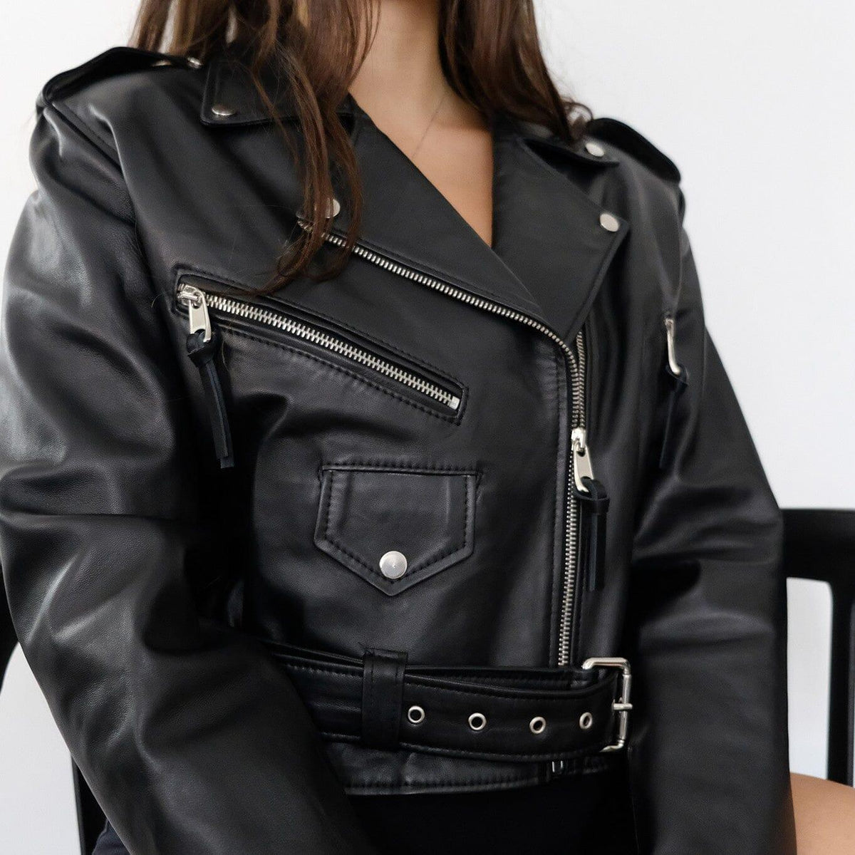 LISA, le Perfecto fashion et féminin Le perfecto ultra féminin EVA ROJE 